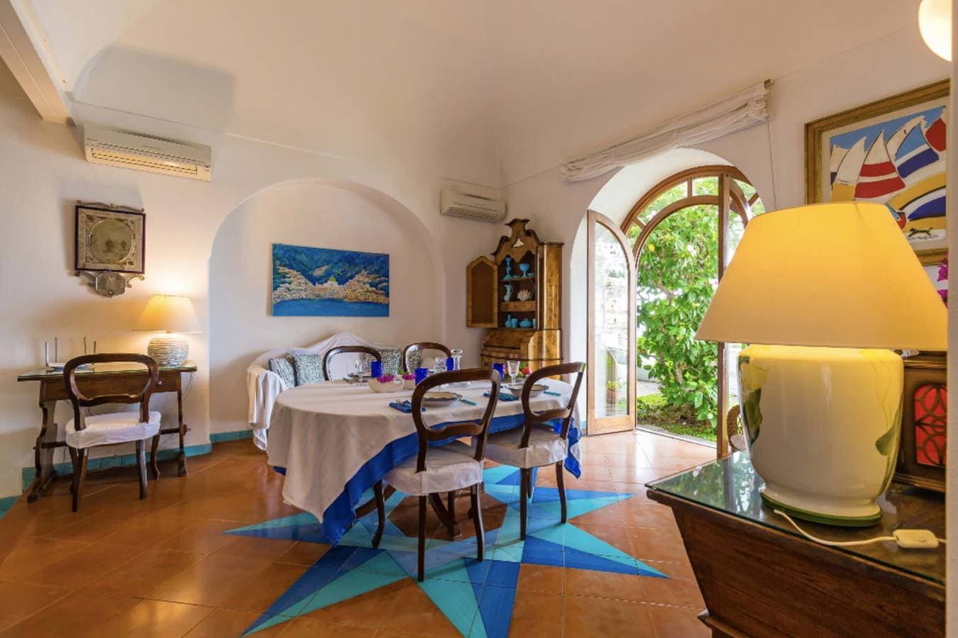 Foto 11 von 48: Villa für 6 Personen mit Balkon