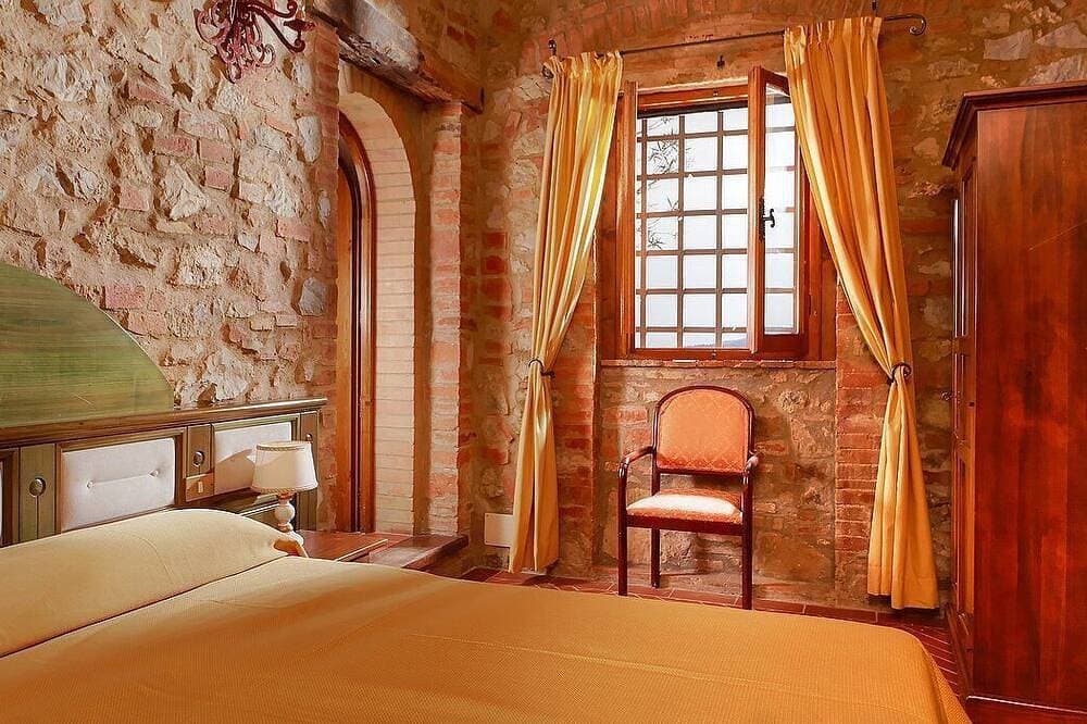 Foto 2 von 22: Casa Ramisia E: A characteristic and welcoming apartment that is part of an ancient country house surrounded by a wonderful park, with Free Wi-Fi.