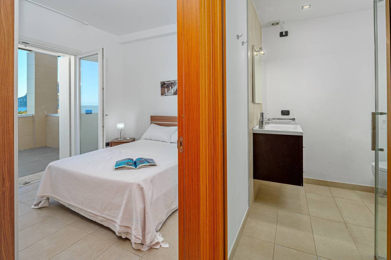 Foto 13 von 27: Lichtdurchflutete Ferienwohnung "Villa Marconi 9" mit Meerblick und privater Terrasse