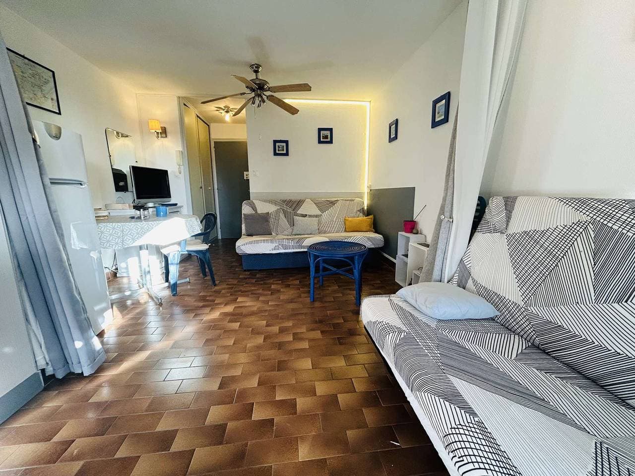 Foto 7 von 15: Studio für 4 Personen mit Pool, 600m vom Strand in Cap d'Agde, Parkplatz, Zentrale Lage