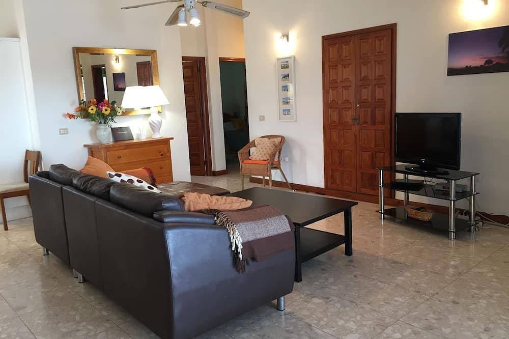 Foto 9 von 24: Villa, Pool, 8 Personen mit Blick auf den Golfplatz und das Meer Amarilla wifi