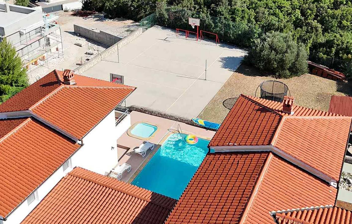 Foto 4 von 28: Gemütliche Ferienwohnung mit Pool, Terrasse und Zugang zum Strand – nur 2 km entfernt!