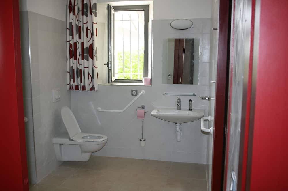 Foto 5 von 17: Accessible Gites mit Pool in Gartenanlage aus dem 13. Jahrhundert Französisch Manoir