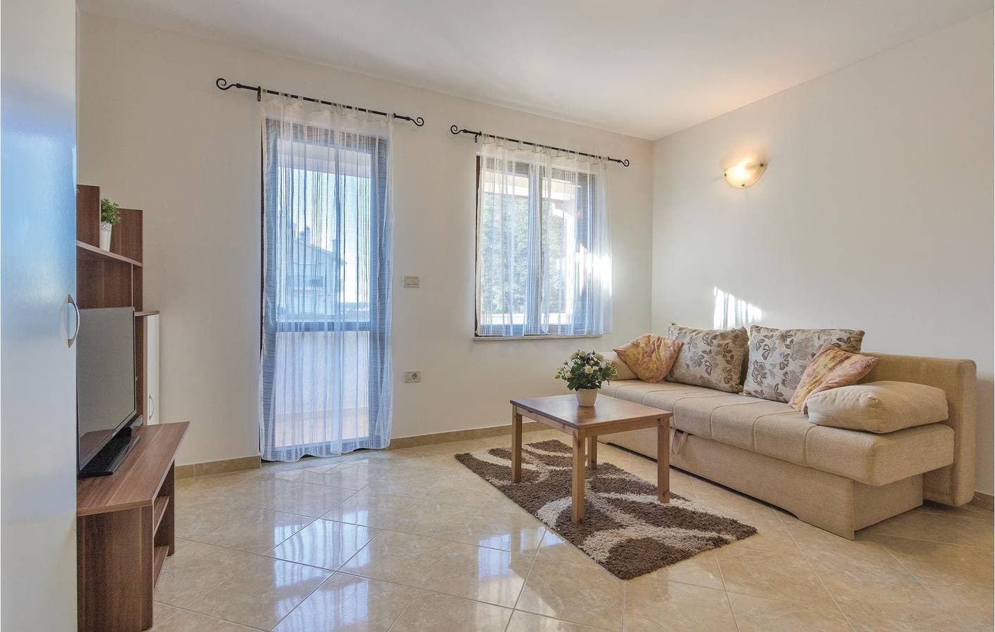 Foto 11 von 29: Reizende 1-Zimmer-Wohnung mit Pool, Terrasse und WLAN in der Nähe des Strandes von Havajka
