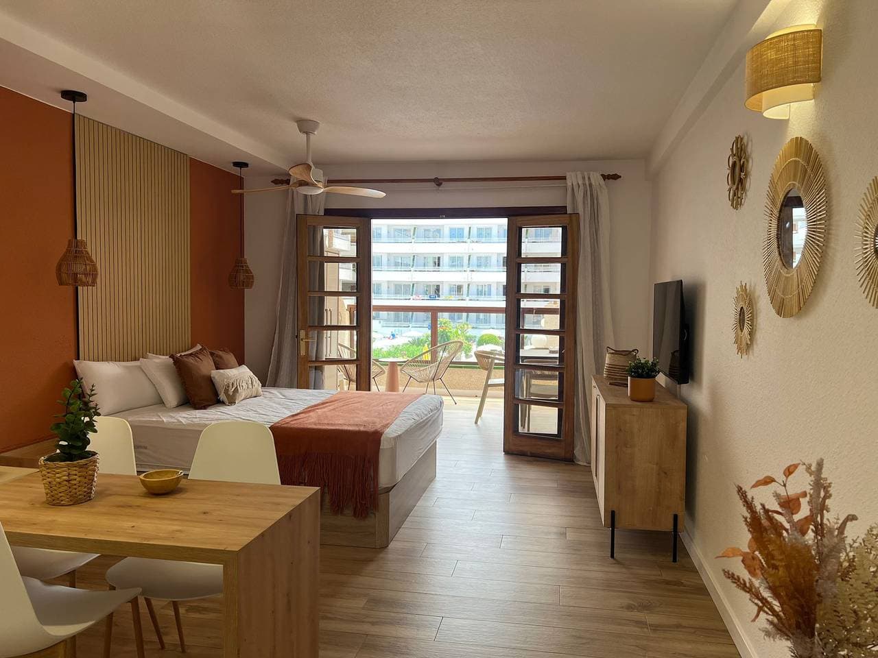 Foto 9 von 16: Andorra 5 - Studio with pool view