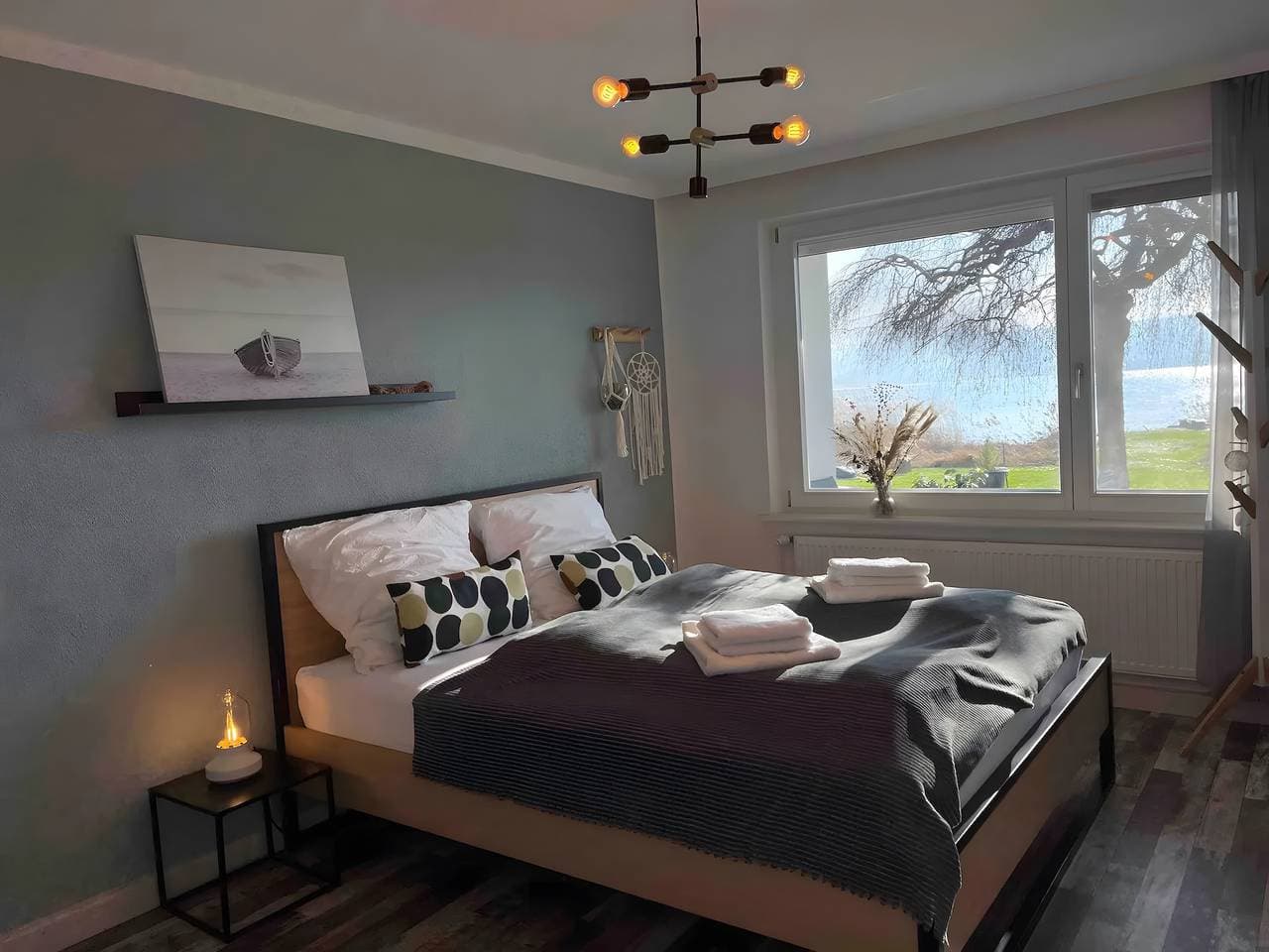 Foto 11 von 45: Premium Ferienwohnung 'Seezauber Direkt Am Wasser' mit Seeblick, privater Terrasse und WLAN