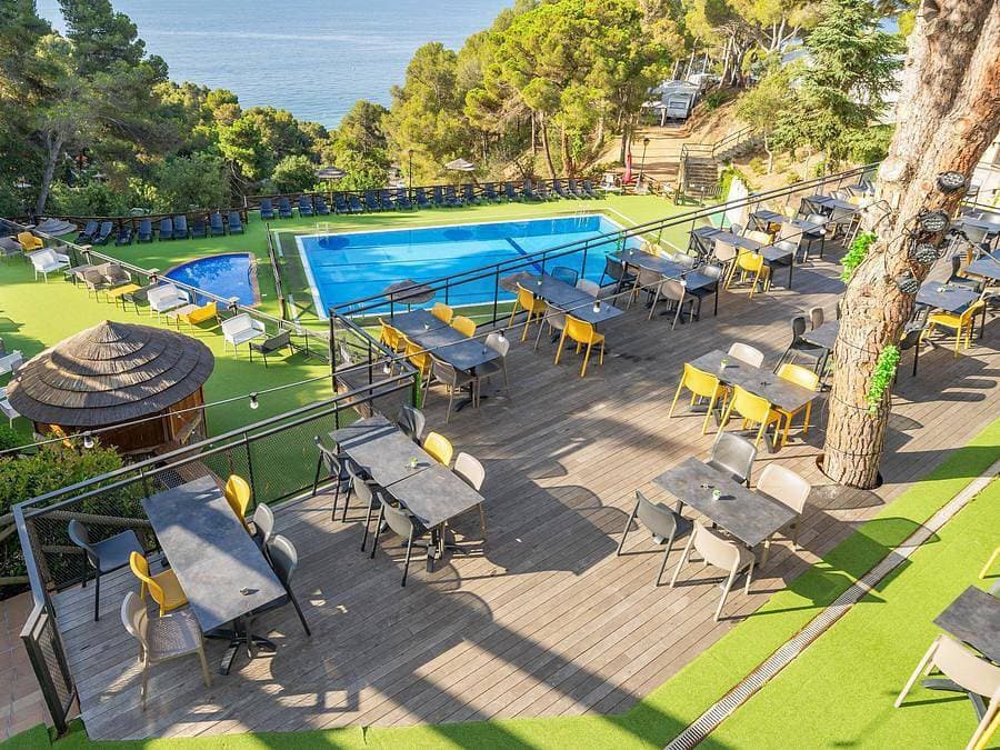 Foto 11 von 83: Camping Cala Llevado - Sea Green By Sunêlia - Chalet 2 personen - Low Cost 1 Zimmer ohne Sanitäranlagen