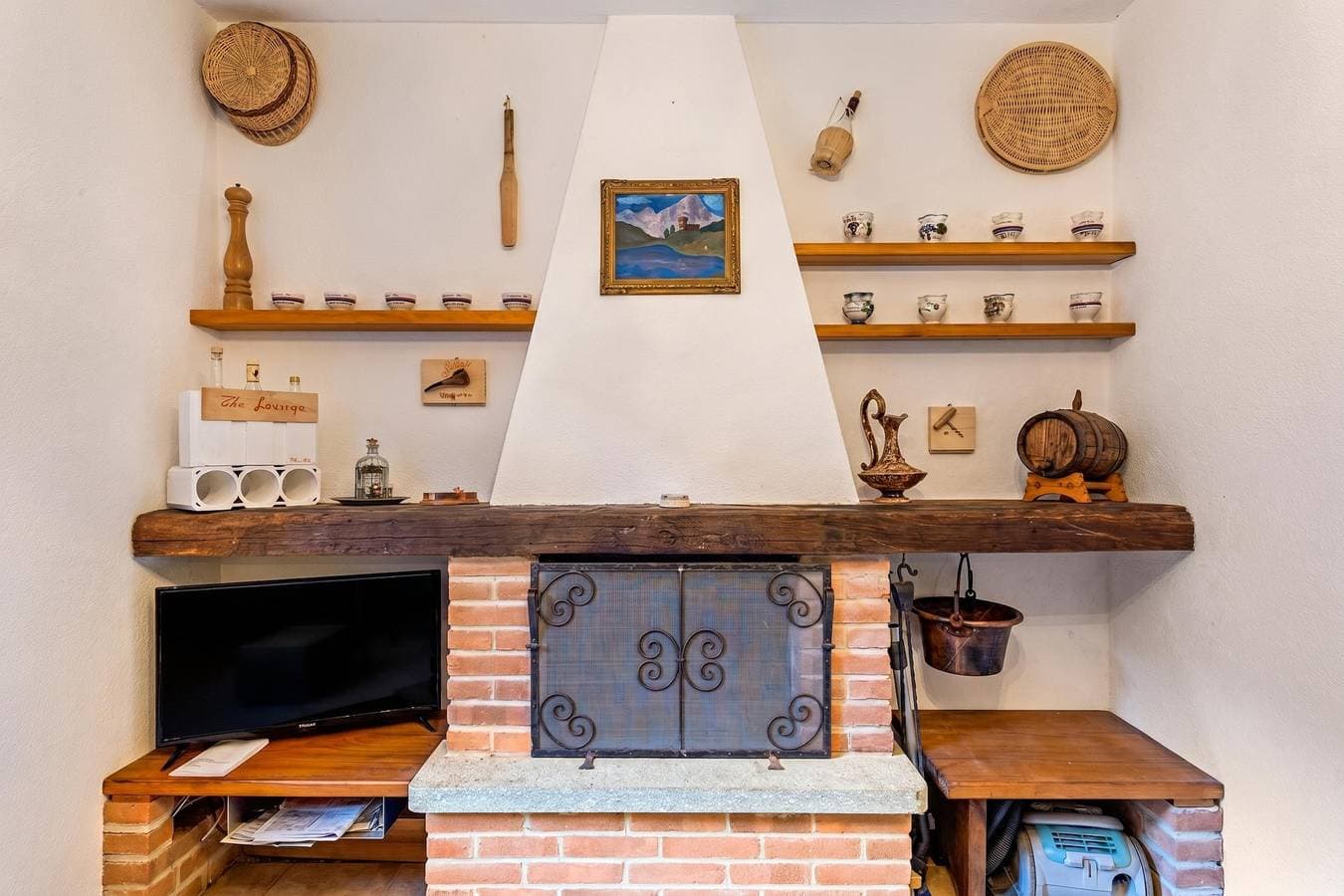 Foto 3 von 31: Casa Lara: Cosy Alpine Home Near Lugano + Garden (Sleeps 5)