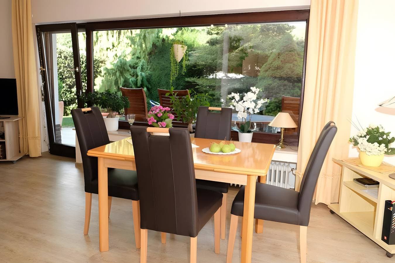 Foto 2 von 15: Ferienwohnung 'Poll' mit privater Terrasse, privatem Garten und Wi-Fi