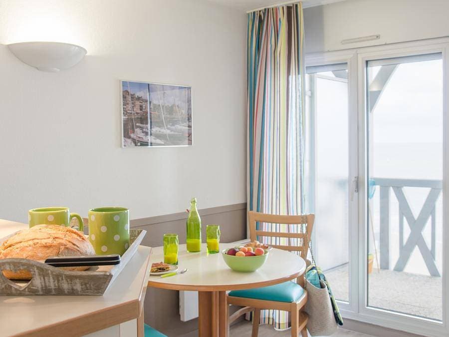 Foto 7 von 28: Pierre & Vacances Résidence Les Tamaris - Studio 4 personen - Studio - 1 Schlafalkoven - Terrasse oder Balkon