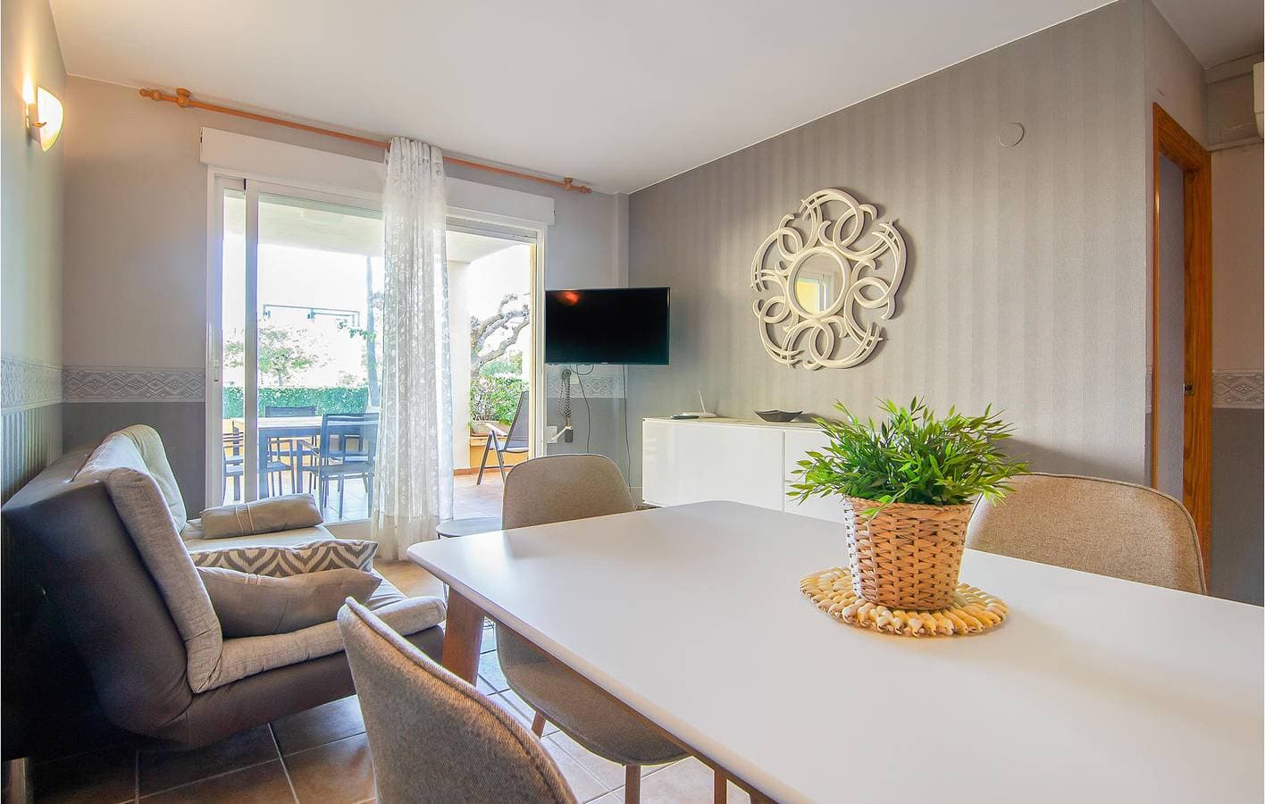 Foto 4 von 22: Gemütliches 65 qm Apartment mit Pool, Terrasse und Strandzugang