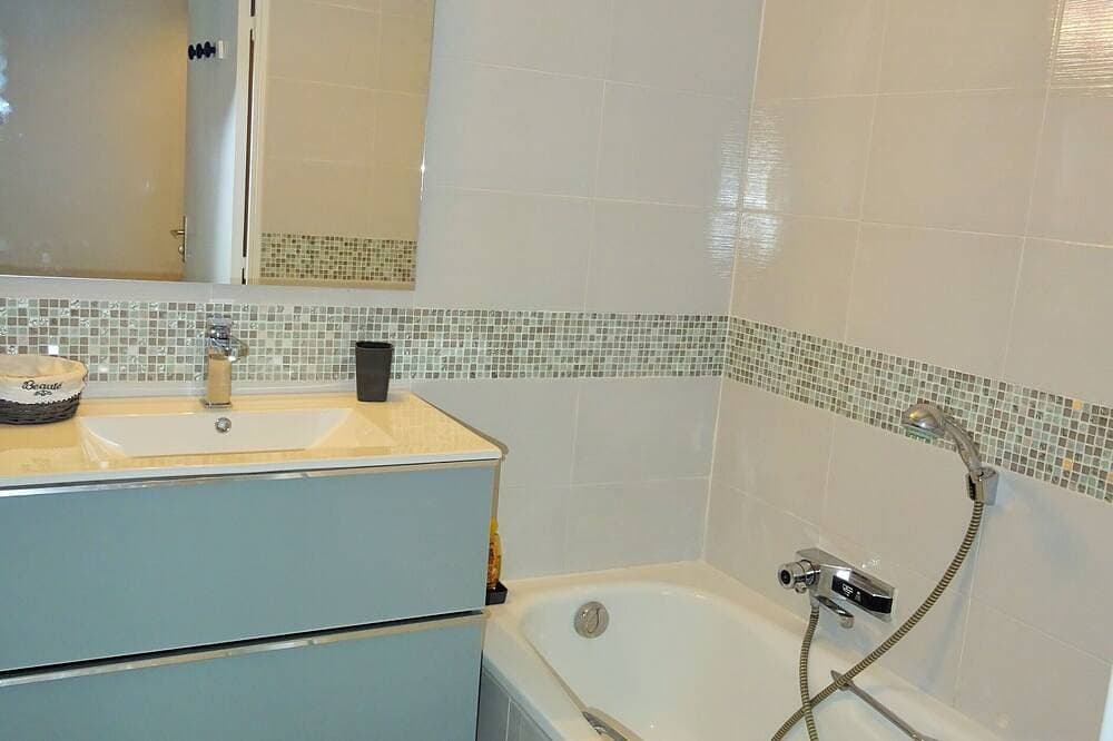Foto 6 von 30: 1-minute walk to the beach, superb sea view, private parking, terrace.