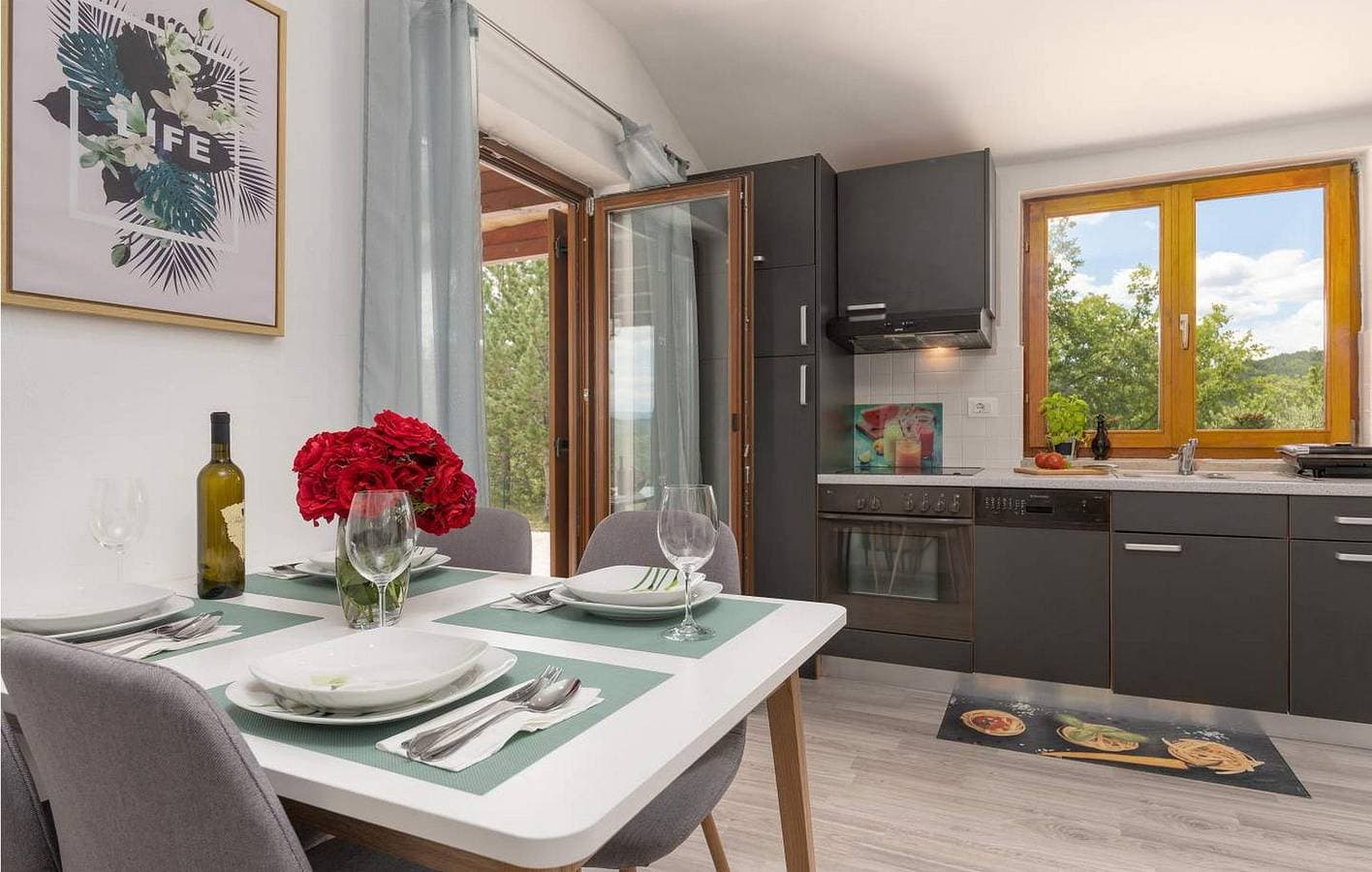 Foto 6 von 39: Gemütliche Ferienwohnung mit WLAN, Klimaanlage und eigener Terrasse