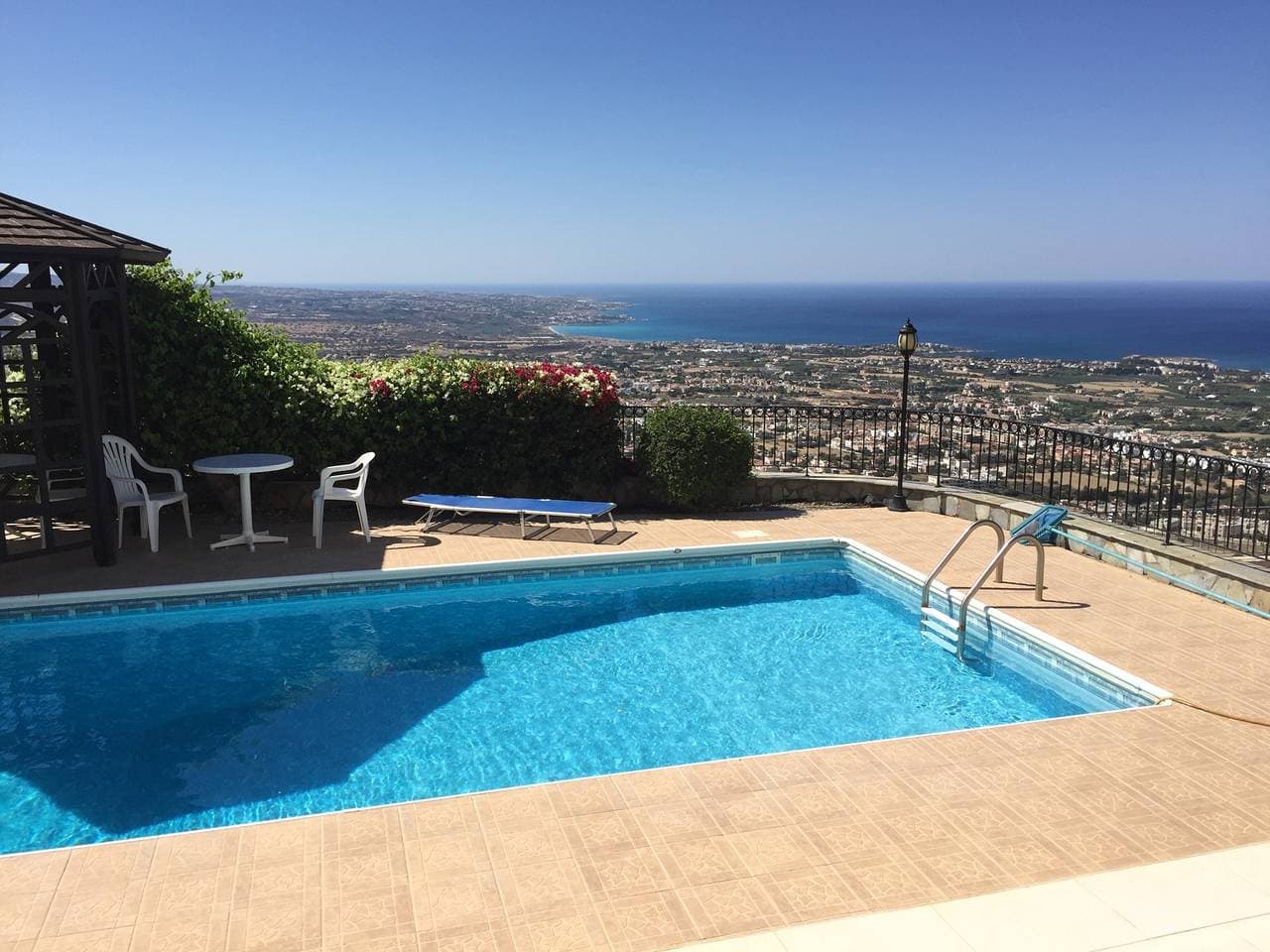 Foto 6 von 36: Peyia Villa mit Meerblick, privatem Pool und Garten