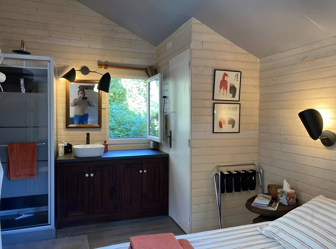 Foto 5 von 19: Gästezimmer 'La Coudraie' mit gemeinsamer Terrasse und gemeinsamem Garten