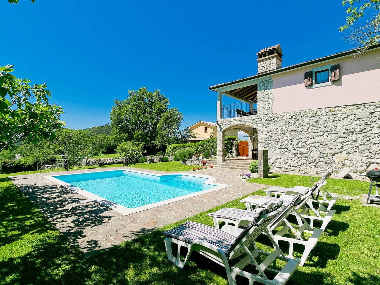 Schönes Einfamilienhaus Panorama 2 1