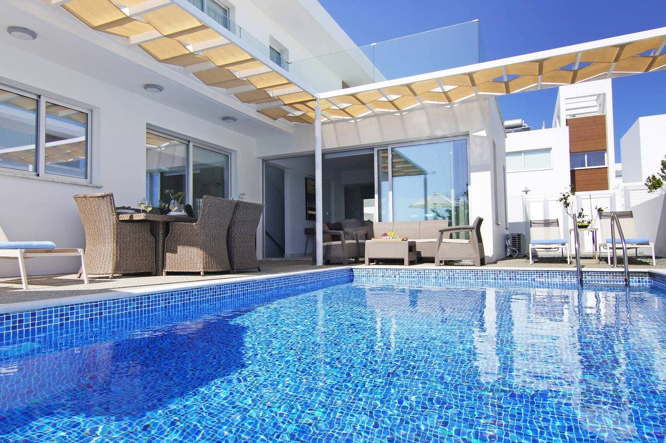Foto 10 von 39: Villa für 9 Personen mit Balkon