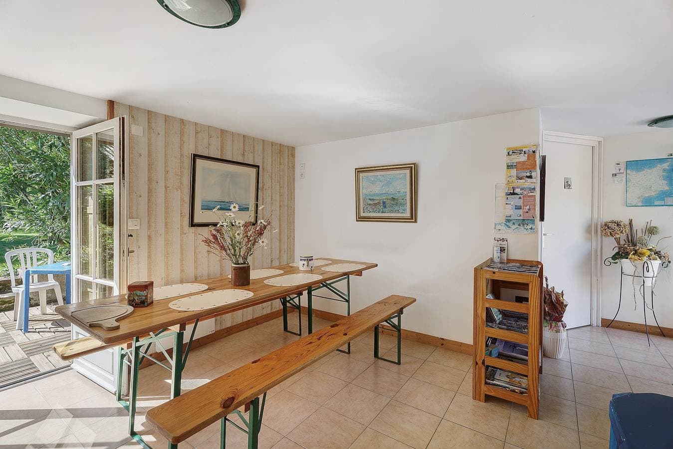 Foto 9 von 23: Gästezimmer „La Souricière - Le Puits“ mit gemeinsamer Terrasse, Garten und WLAN