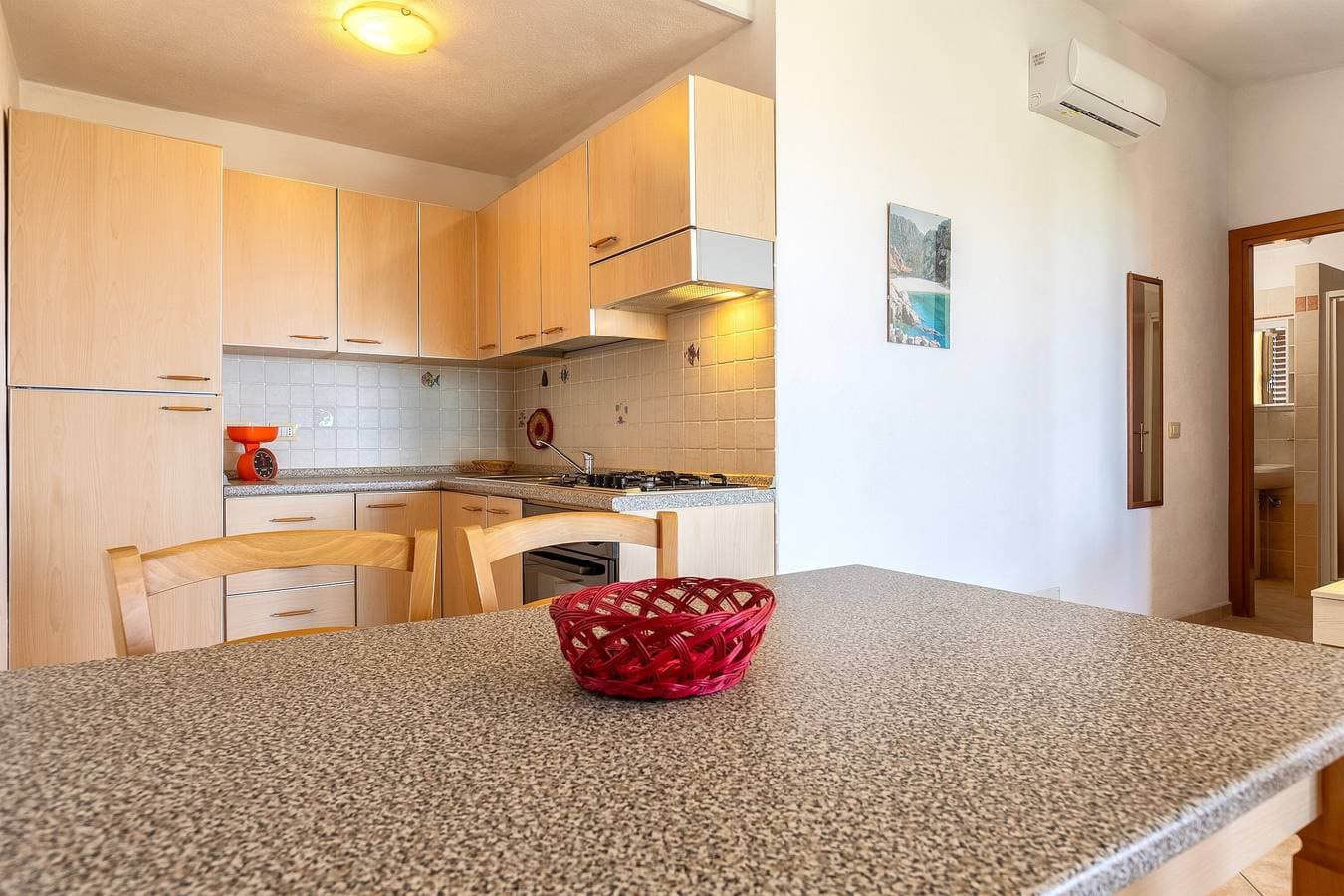 Foto 7 von 37: Ferienwohnung 'Sea View Isola Rossa Apartment' mit Meerblick, WLAN und Klimaanlage