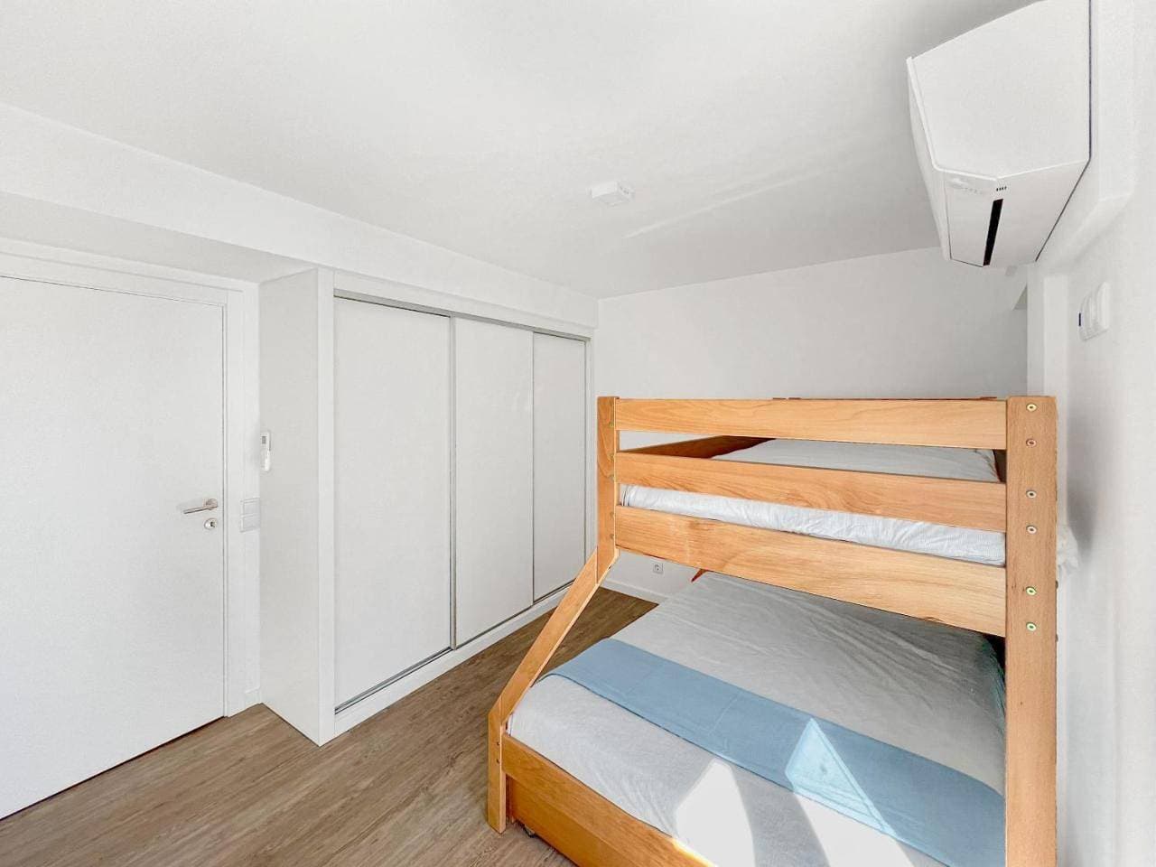 Foto 9 von 15: Two-Bedroom Apartment