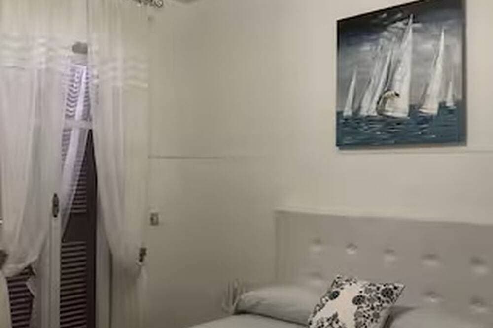 Foto 9 von 13: Appartamento situato a Maiori  costiera amalfitana con ampio terrazzo panoramico