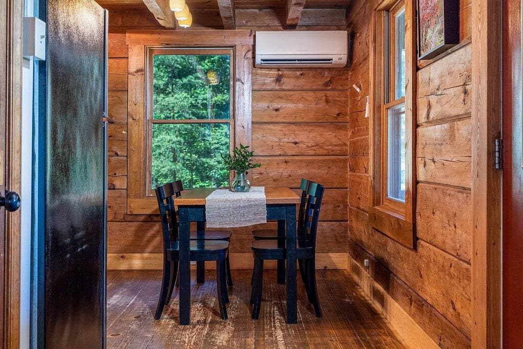 Foto 2 von 30: Falling Leaf Cabin Secluded Mit Blick auf die Berge!