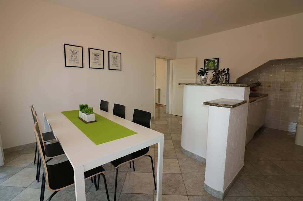 Foto 10 von 30: Familienfreundliche   Wohnung in  1. Stock  mit Pool    fur  6 - 8  Pers