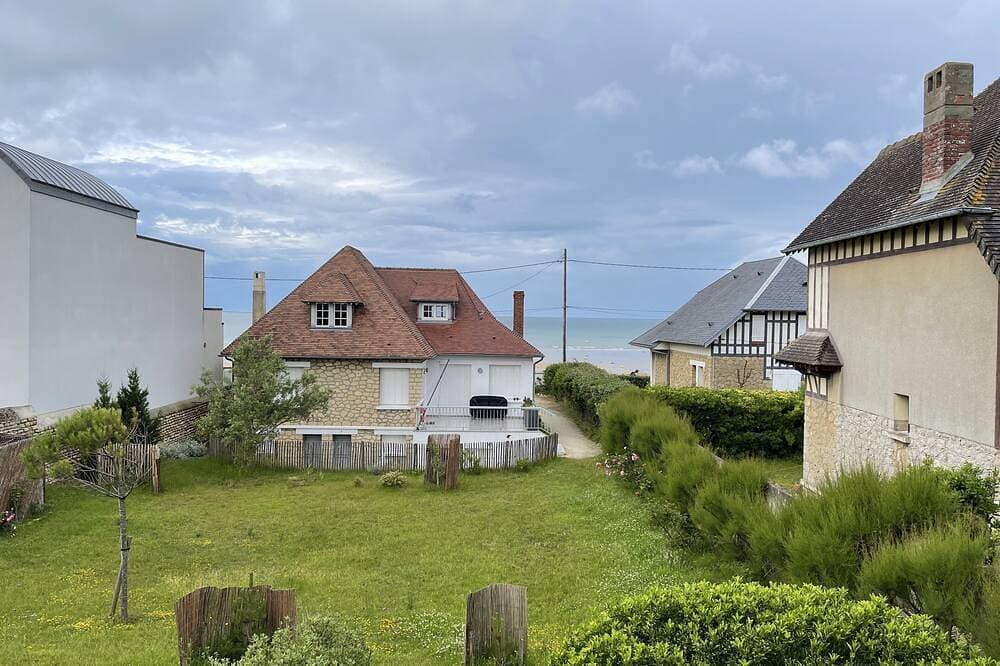 Foto 13 von 30: Maison Entièrement Rénovée Située à 50 Mètres de la mer Jardin 4 Chambres 2 Sdb
