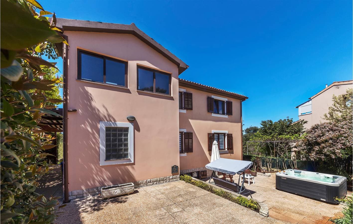 Foto 2 von 35: Charmantes Apartment mit Pool, Terrasse und WLAN – 1,5 km vom Strand entfernt!