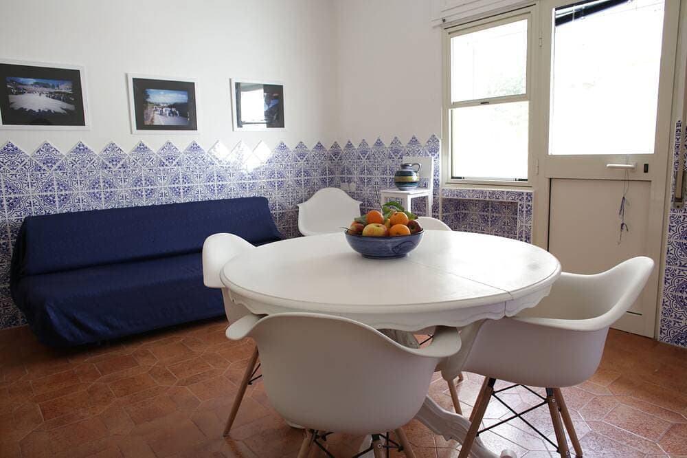 Foto 13 von 24: Wohnung für 4 Personen mit Blick auf den Strand mit Garten