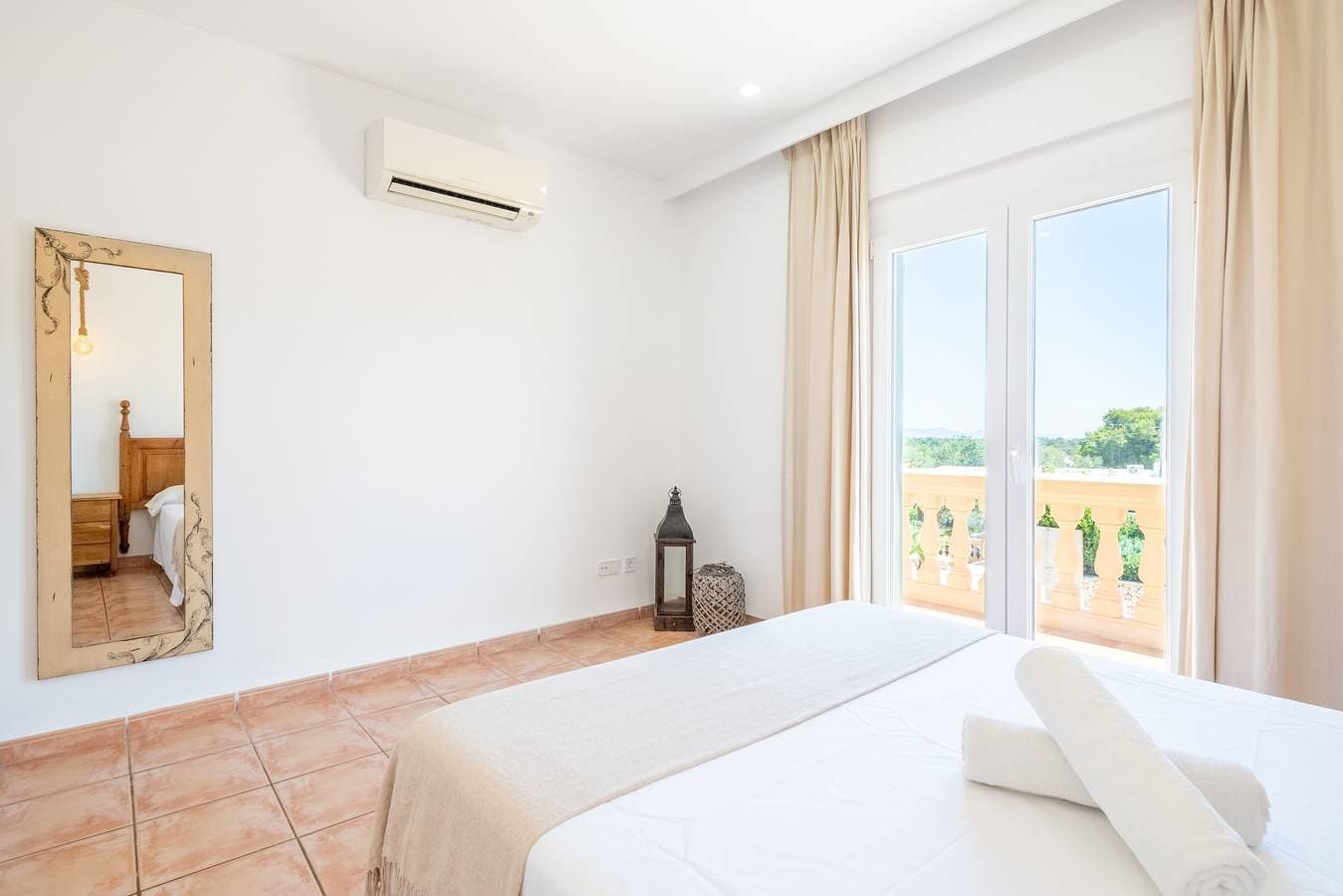 Foto 9 von 34: Villa mit privatem Pool in Cala Romántica – Entspannung pur für bis zu 6 Gäste