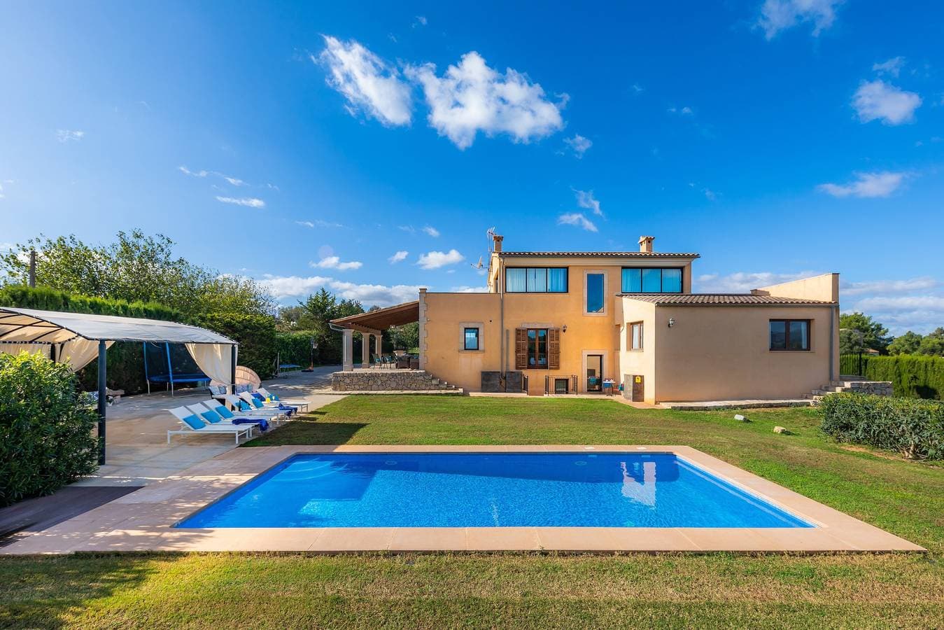 Foto 2 von 34: Finca Llum: Landhaus mit Bergblick, privatem Pool und WLAN bei Manacor