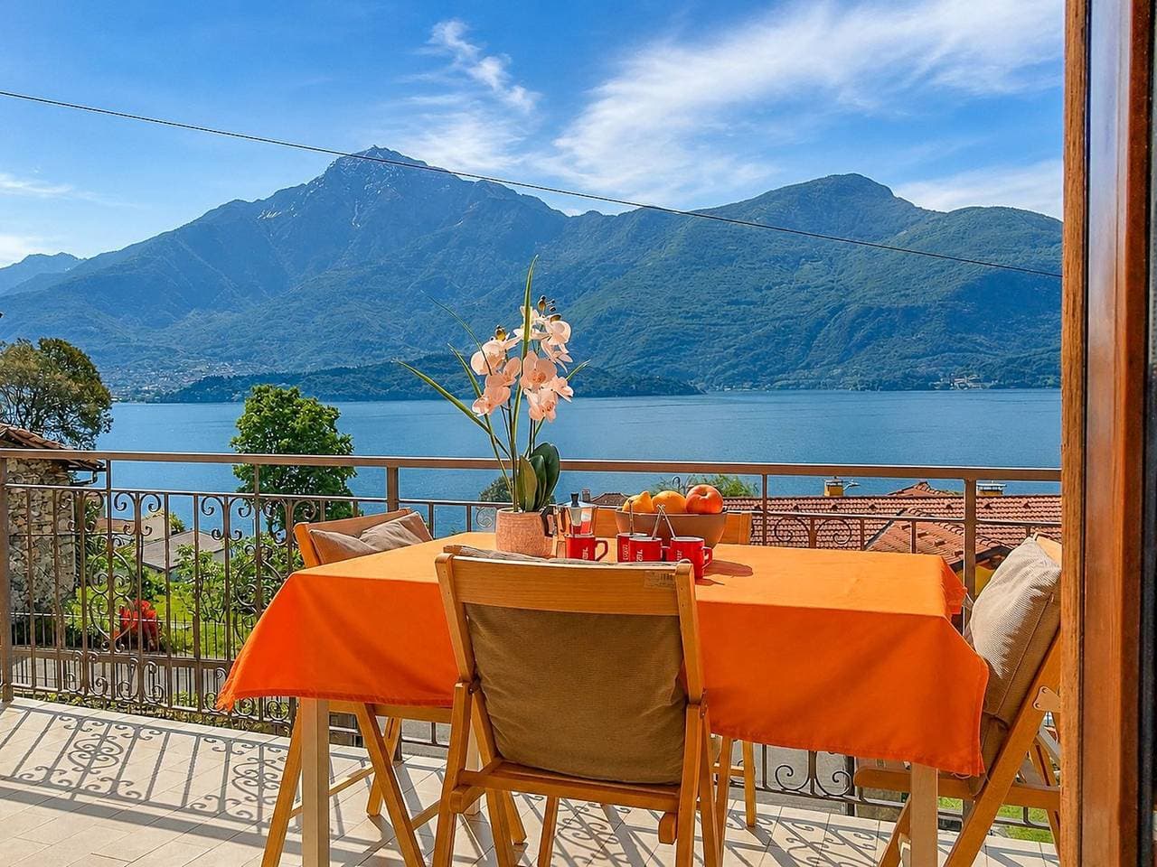 Labreva Ferienwohnung Augusta in Domaso mit Seeblick, Balkon und 2 Schlafzimmern 1