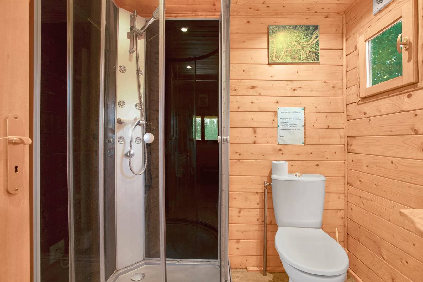 Foto 11 von 24: Chalet „Joli En Bois“ mit privater Terrasse, WLAN und Klimaanlage