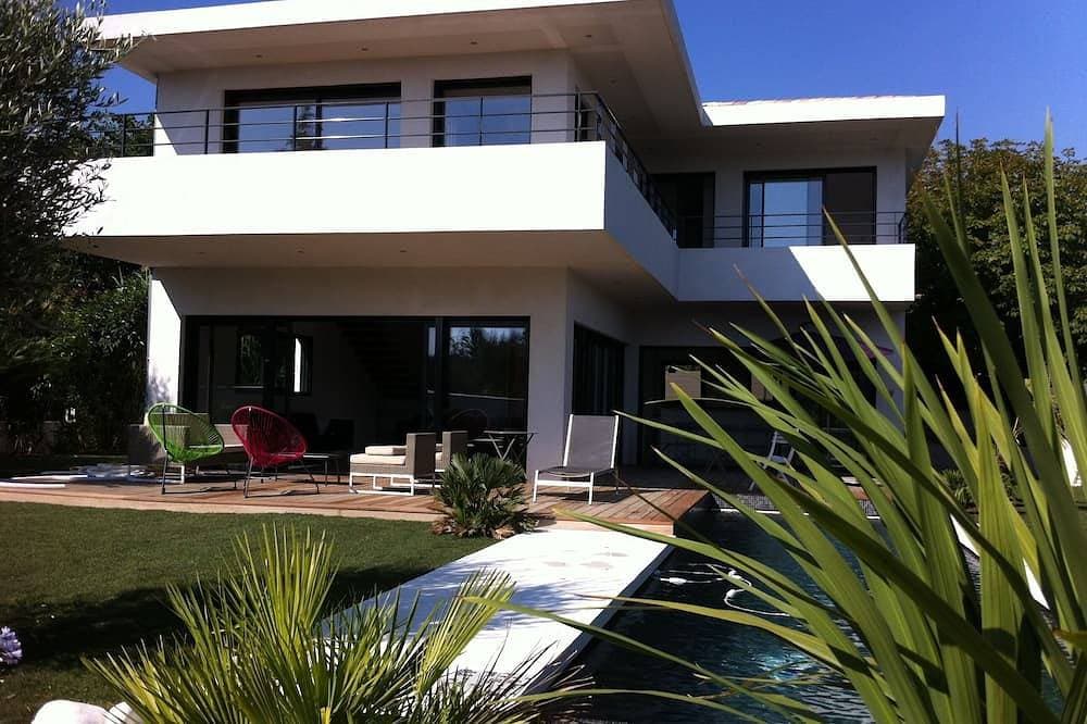 Herrliche neue und moderne Villa mit Swimmingpool 1