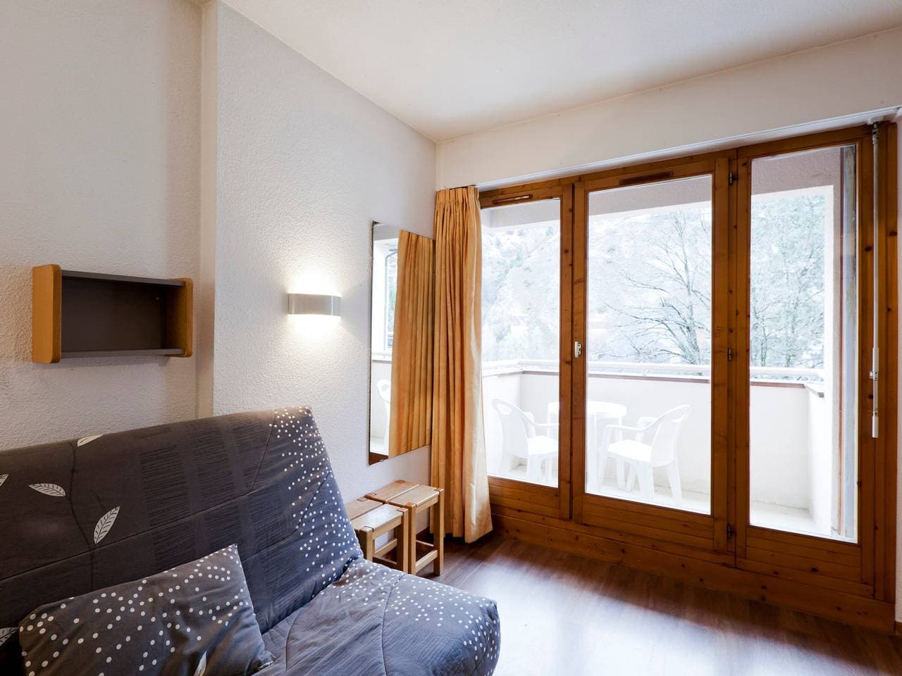 Foto 12 von 23: Gemütliches Studio mit Balkon und WiFi in Brides