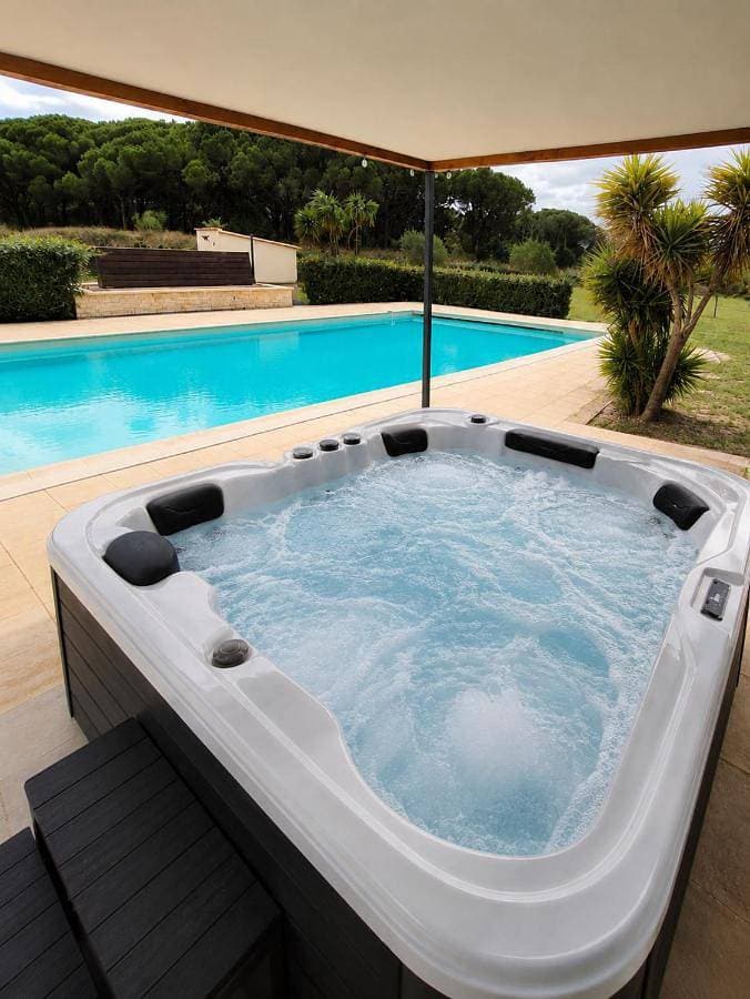 Villa piscine jacuzzi Plage 20 min lac 5 min 1