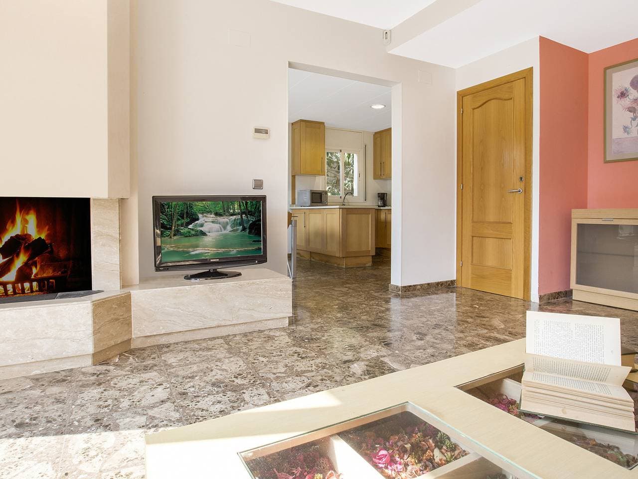 Foto 10 von 19: Villa à Lloret de Mar avec Piscine Privée, 6 Personnes, Parking, Proche de Cala Canyelles