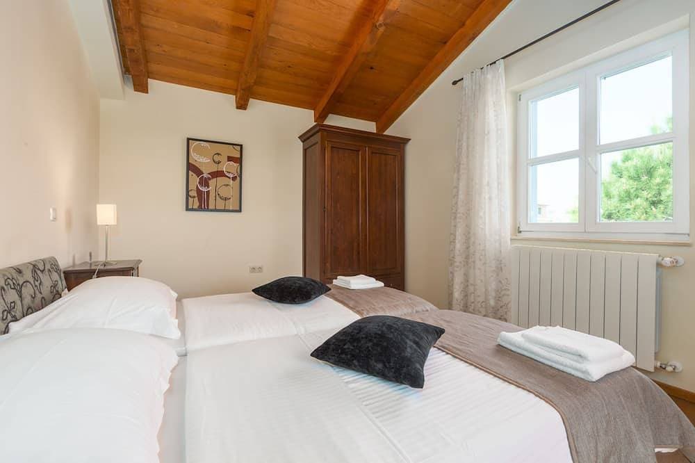 Foto 3 von 30: Traumhafte Villa bis 12 Personen mit Meerblick und Sommerküche.