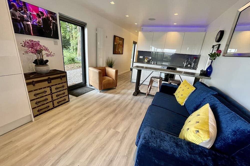 Foto 7 von 17: Luxury Lodge close to Clifton Suspension Bridge, hot tub. Sleeps 2 people.
