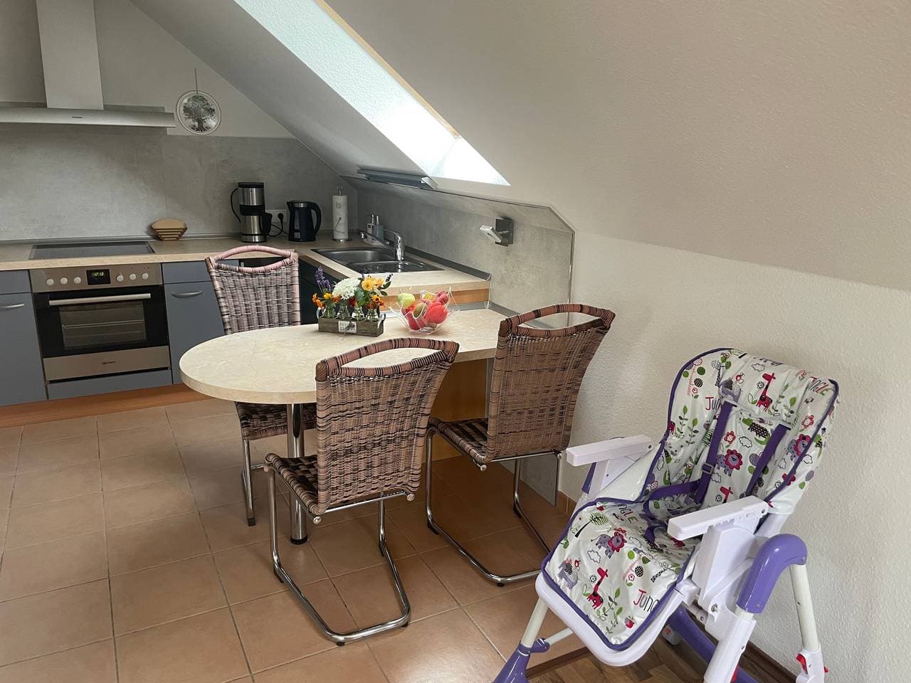 Foto 9 von 32: Ferienwohnung Am Kruchenplan - Fw mit offenen Wohnzimmer mit Küche und Balkon, 2 Schlafzimmer und Bad - 95qm für max. 5 Personen