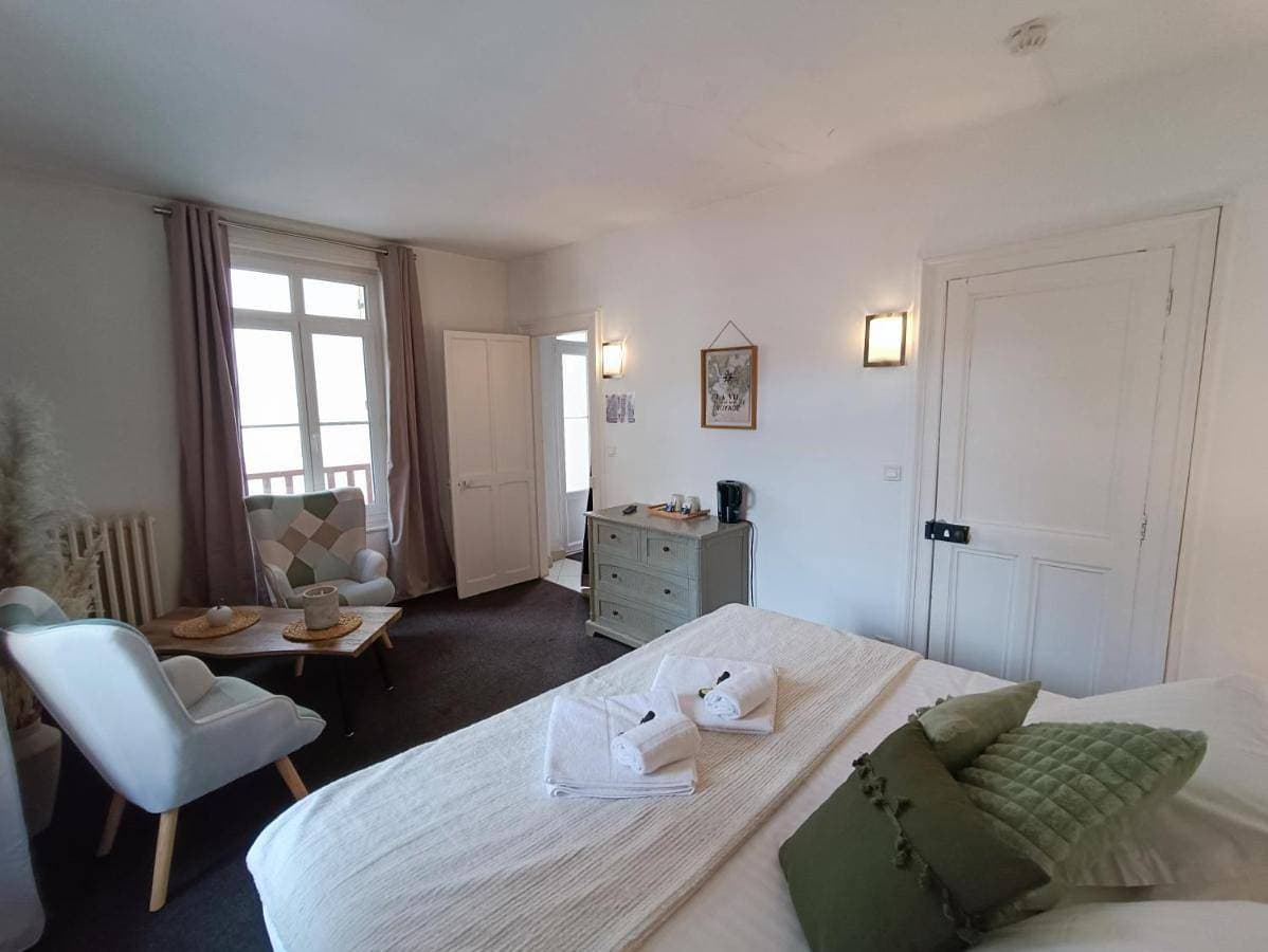Foto 2 von 10: Double Room with Shower