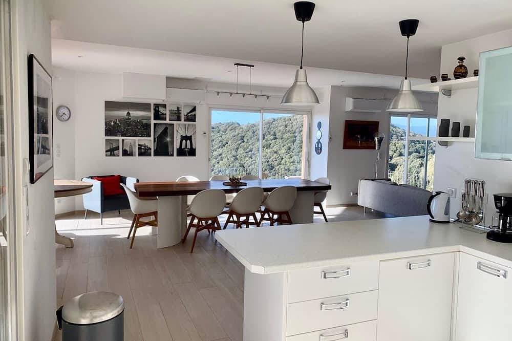 Foto 13 von 30: Panoramic sea and mountain views, sleeps 2 to 10