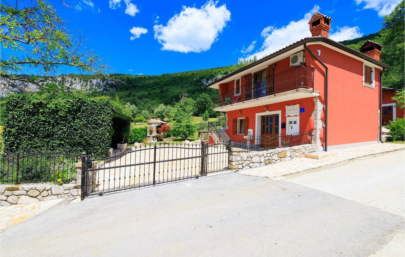 Foto 6 von 42: Modernes Apartment mit 2 Schlafzimmern und Pool in der Nähe des Stadtzentrums von Roč