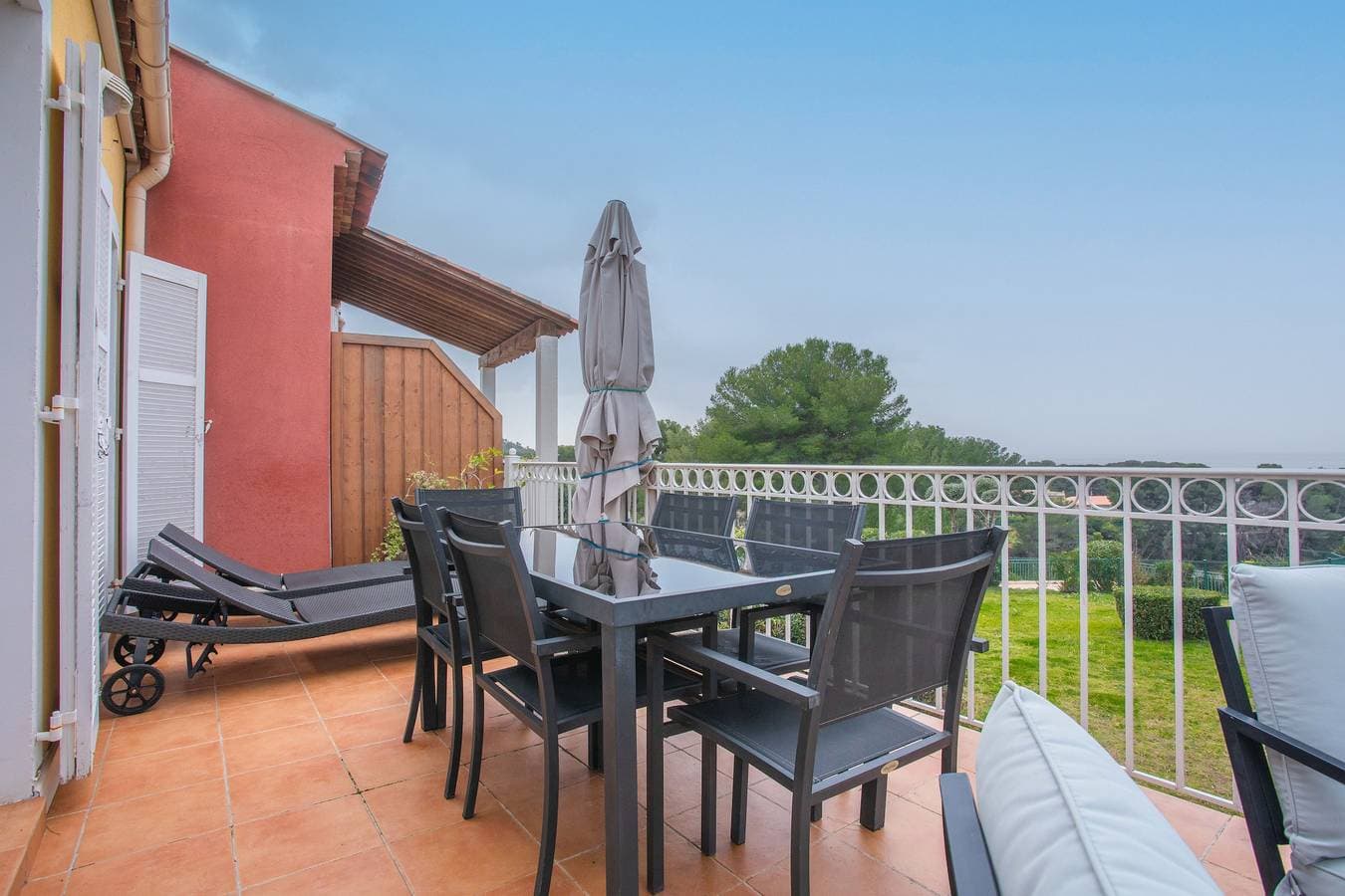 Foto 4 von 30: Ferienwohnung 'Grande Terrasse Vue Mer' mit Meerblick, Gemeinschaftspool und Wi-Fi