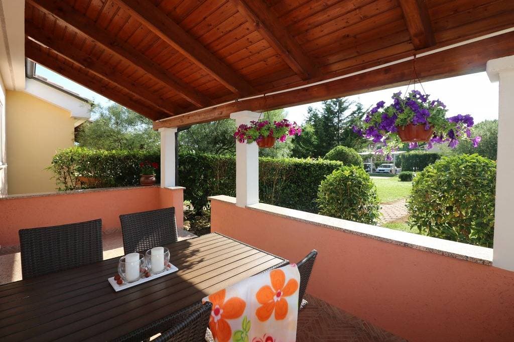 Foto 2 von 46: Ferienhaus in Poreč mit Terrasse, Klimaanlage, W-Lan, Spülmaschine (4400-7)