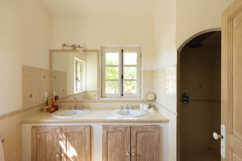 Foto 6 von 25: 🌿 3. Provence pur sang: pool, tennis, tranquility and entertainment on private estate