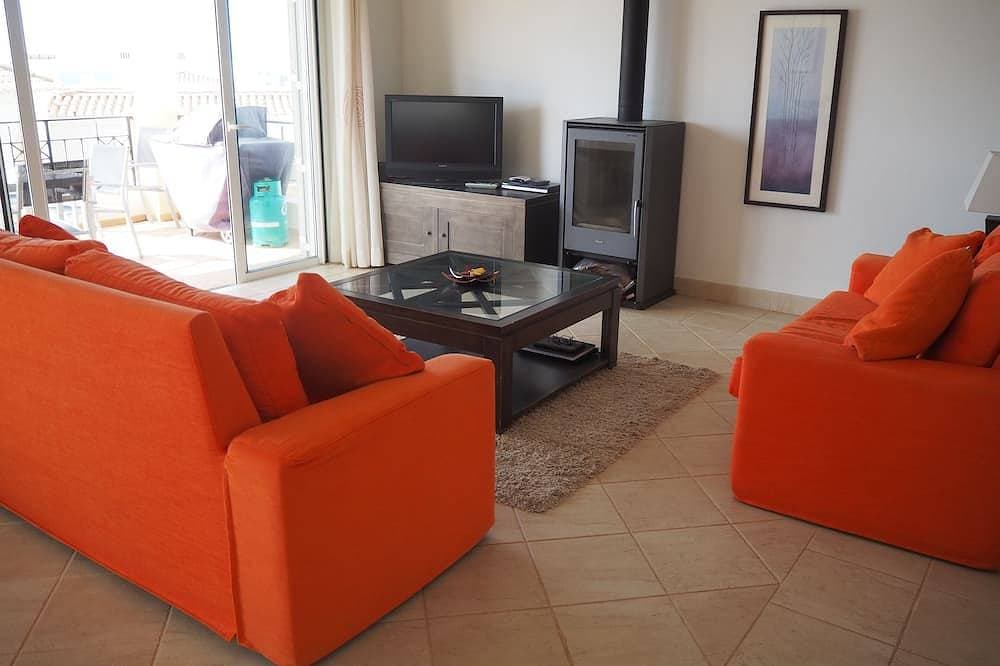 Foto 12 von 30: Atemberaubende 3 Schlafzimmer Reihenhaus, nahe dem Pool, in der Ansicht, Salema