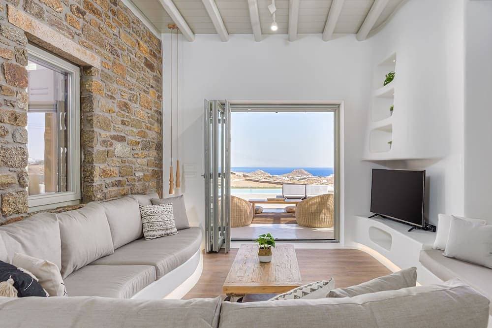 Foto 2 von 30: 4 Bedroom Villa in Kalafatis and just 800 m. away from the sea
