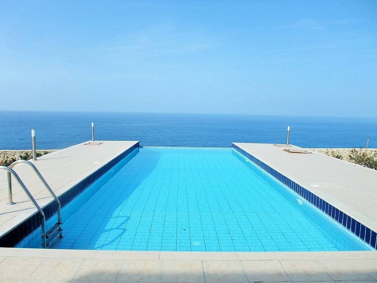 Foto 4 von 42: Ferienvilla mit Infinity Pool